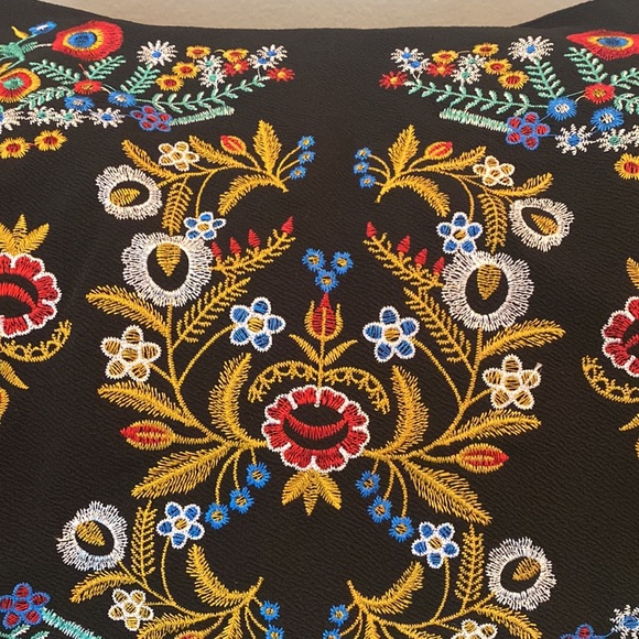 Brand new embroidered skirt - Picture 3 of 3
